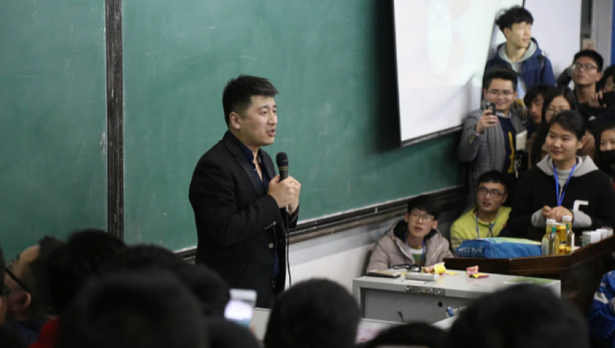 北京母女用坚果祭奠英烈,2025奥门今晚开奖,准确资料解释落实_AndroidV14.11